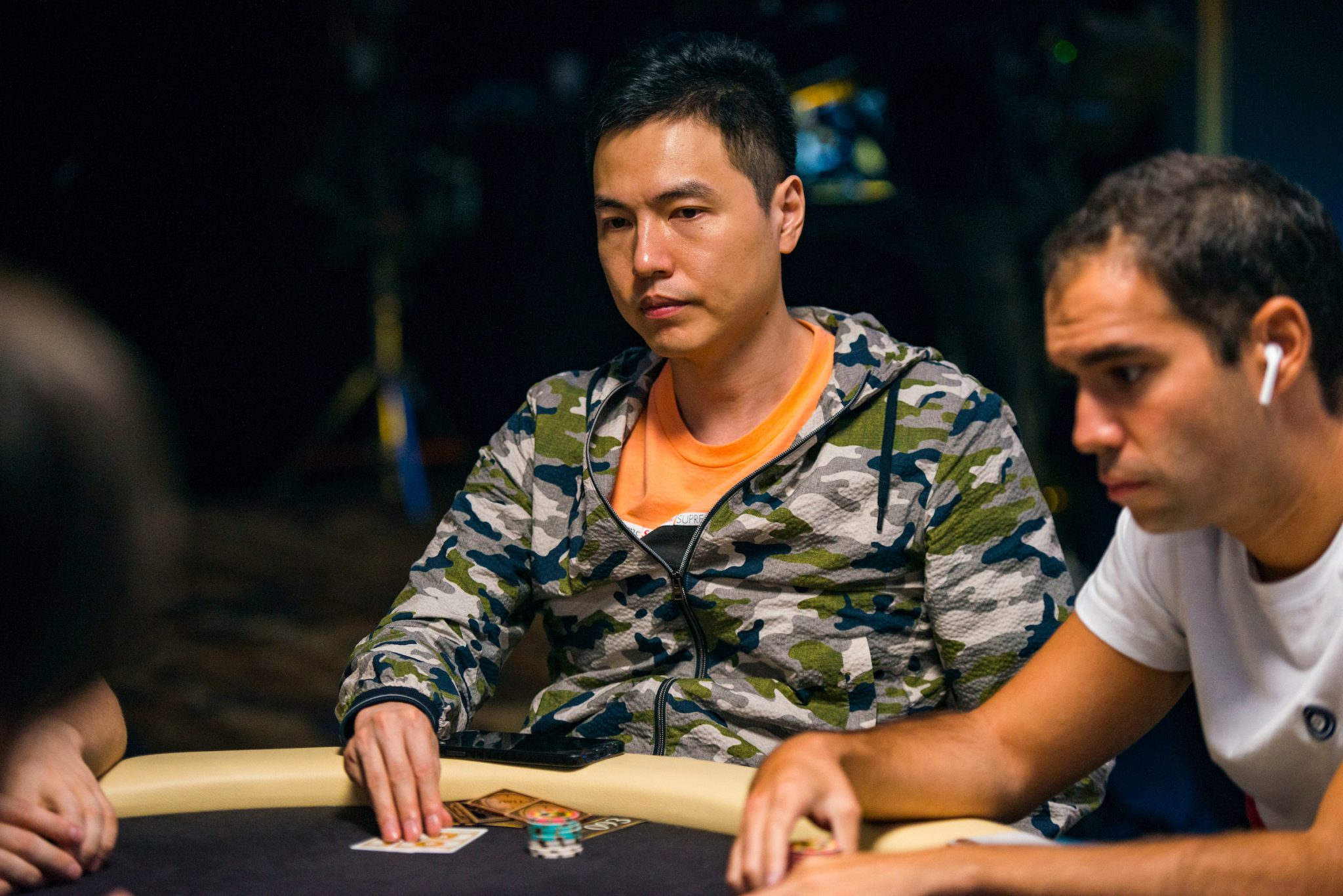 Aaron Zang: The Silent Giant of High-Stakes Poker – All in Zombie